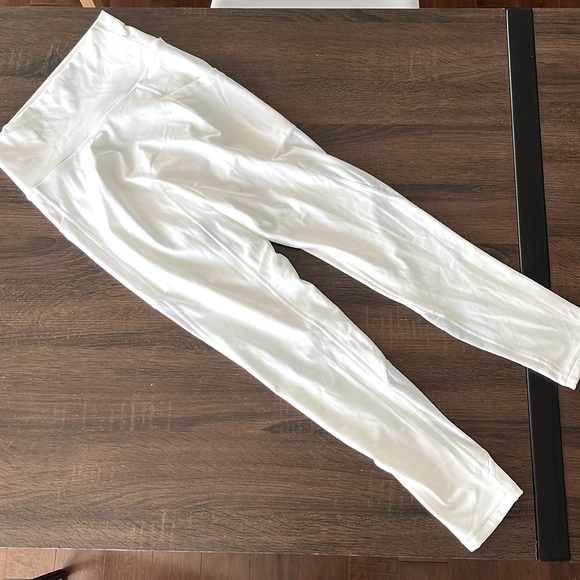 Aerie Offline Hi-Rise 7/8 White Leggings with mesh cutouts - Picture 4 of 5